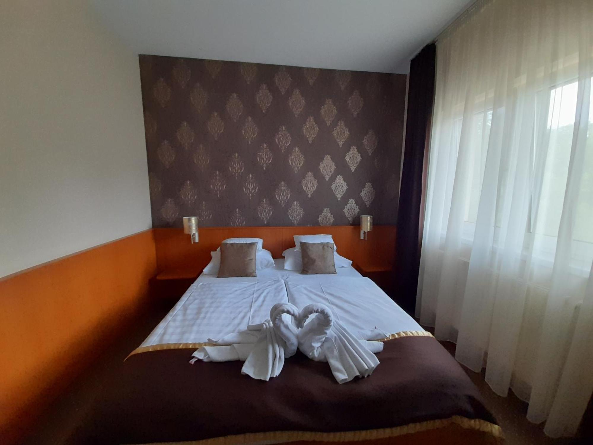 Hotel Platan Székesfehérvár Exterior foto